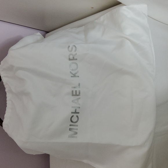 Michael Kors Raven Large Shoulder Tote Bag Leather NWT - Picture 9 of 11